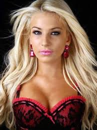 Glamour model tells of Belfast - via Daymix