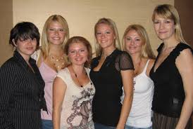 Image The Beu Sisters Make Singing a Picture