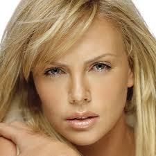 forget charlize theron….;) - via Daymix