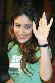 Image <b>Kareena Kapoor</b> says cheese! Picture