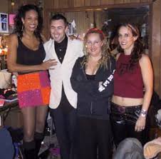 Image BETTY backstage with <b>Alan Cumming</b> Picture
