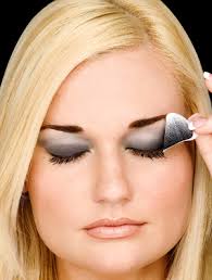 A perfect makeup is highly - via Daymix