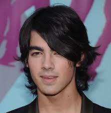 Joe Jonas is running - via Daymix