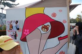 さや形のおっぱいが展示され