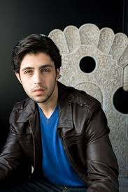 Josh Peck - via Daymix