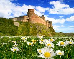 The England castles features - via Daymix