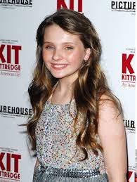 Abigail Breslin played - via Daymix
