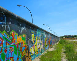 Berlin Wall. - via Daymix