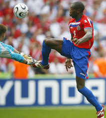 Image Costa Rica's <b>Paulo Wanchope</b> (R) <b>...</b> Picture