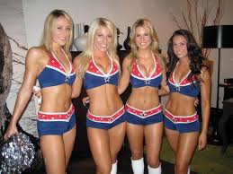 the cheerleaders. - via Daymix
