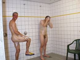 Re 22  naked guys  