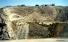 near Palmdale, California. - via Daymix
