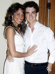 Kevin Jonas Says Goodbye - via Daymix