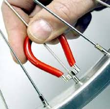 how2truewheel_spokewrench_03_ap.jpg