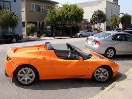 Orange Tesla Roadster spotted - via Daymix