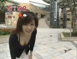 人気女子アナが盗撮を狙われた！