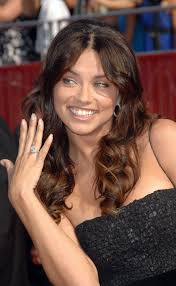 Image <b>Adriana Lima</b> Shows Ring Picture