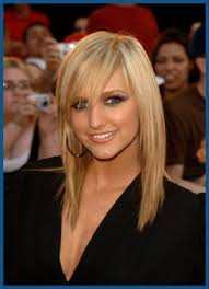 Ashlee Simpson's long Straight - via Daymix