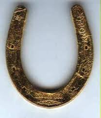 Golden Horse Shoe Picture - via Daymix