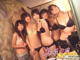 結局、150人を超えるヌード写真