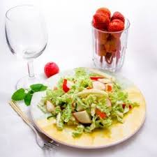 vegetarian raw food restaurant - via Daymix