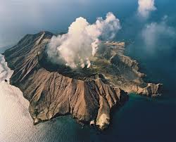 White Island - via Daymix