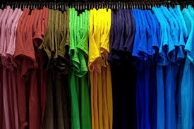 Selling t-shirts online is - via Daymix