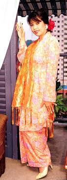   Baju kurung   tradisional ini sesuai    