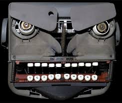 Old Manual Typewriter Robot - via Daymix