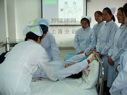 这一阶段，导尿开始，医护人员会