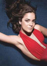 Image Blowing off <b>Alice Braga</b> for Boom <b>...</b> Picture