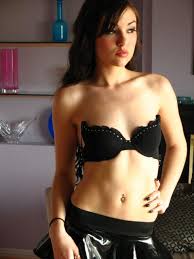 著名AV女优Sasha Grey“献身”GTA4 - via Daymix