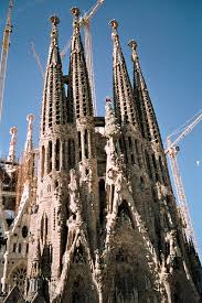 http://blog.hotelclub.com/wp-content/uploads/2008/05/sagrada-familia.jpg