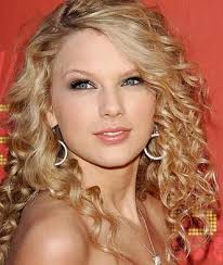 Taylor Swift's Presenting - via Daymix