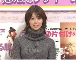 ネットでは胸チラで話題ですが、