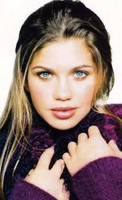 Image (<b>Danielle Fishel</b>)... Picture