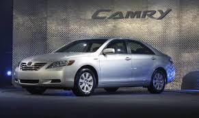 2009 Toyota Camry Review - via Daymix