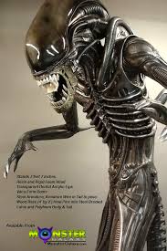 Life-size Alien - via Daymix