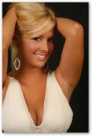 The Hef girlfriend-in-training - via Daymix