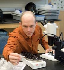 College zoologist gets $3M - via Daymix