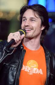 Image Email Me Martin Henderson Picture