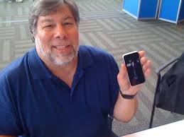 20090608-steve-wozniak-iphone. - via Daymix