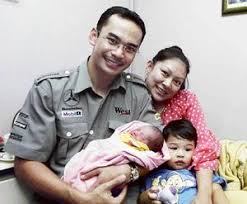       Abby Abadi   bersalin di dalam    