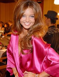 Miranda Kerr Image Follow live conversations from Twitter and Facebook on Tinker. Picture 3