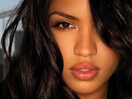 Female Cassie Ventura - via Daymix