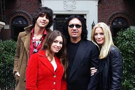 Simmons co-founded KISS 35 - via Daymix
