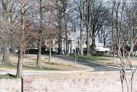 Graceland sign - via Daymix