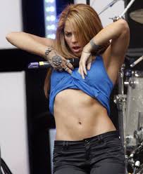 SHAKIRA ROCKS LIVE EARTH