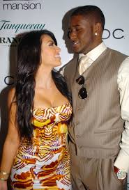 ex-boyfriend Reggie Bush. - via Daymix
