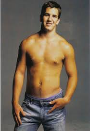 Image Eli Manning gave away his Picture